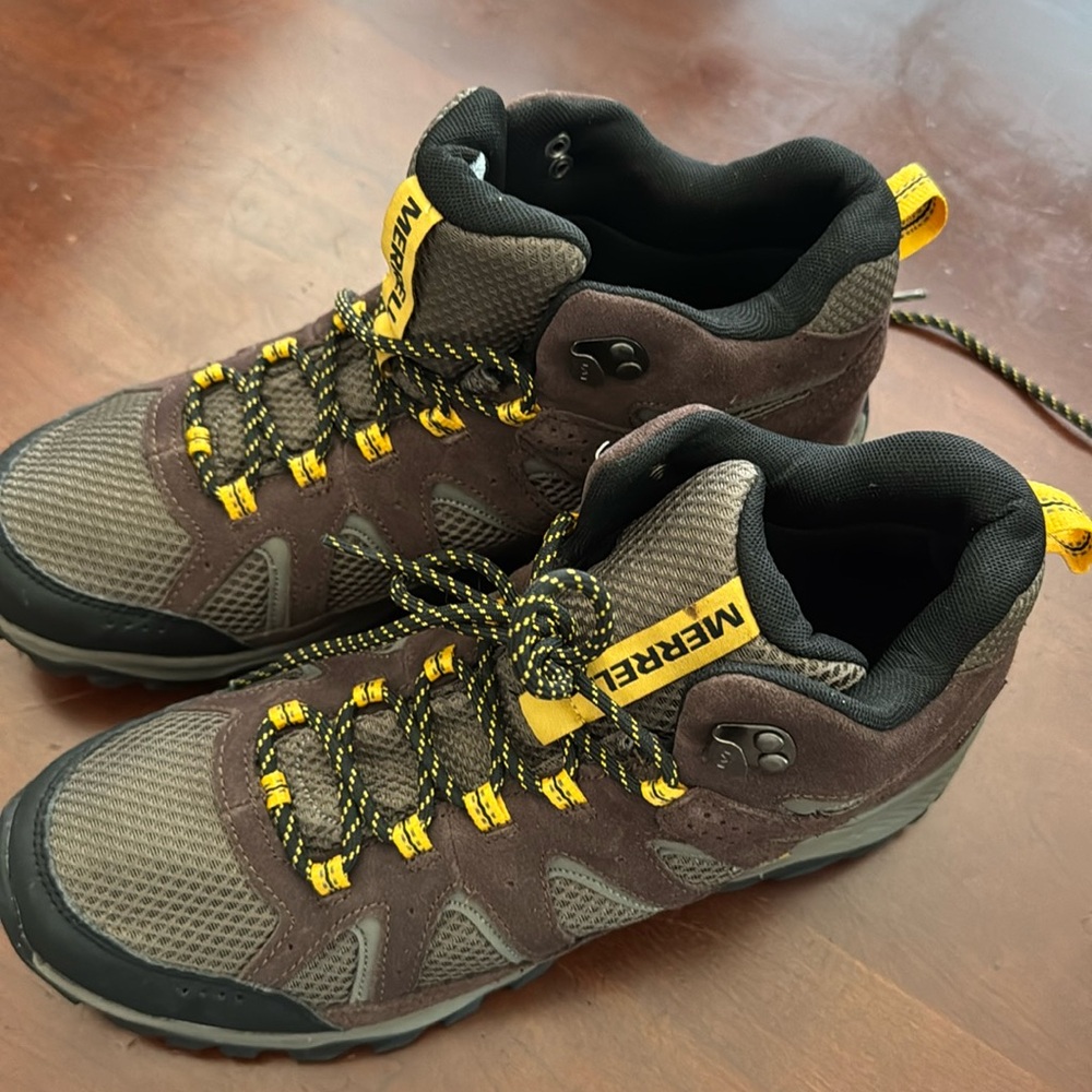 men's Merrill waterproof Moab hiking boot size 11. Never worn.